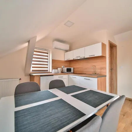 Kriszta Deluxe * Ujfeherto