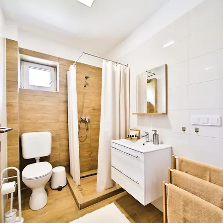 Kriszta Deluxe * Ujfeherto