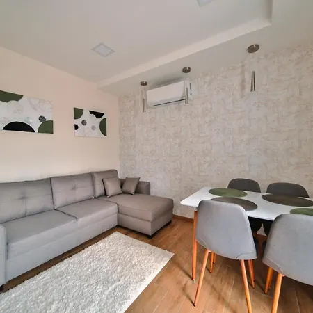 Kriszta Deluxe Vendeghaz Apartment Ujfeherto