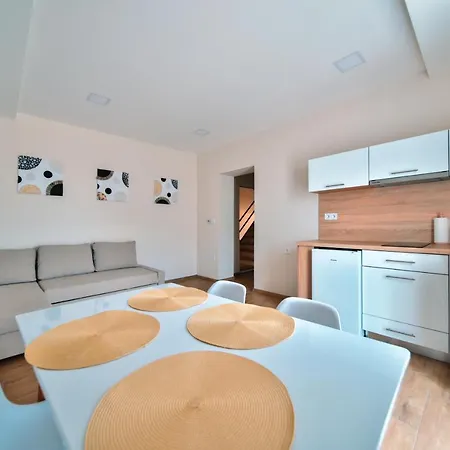 Apartment Kriszta Deluxe Vendeghaz Ujfeherto