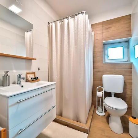 Kriszta Deluxe * Ujfeherto