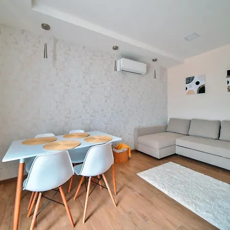 Kriszta Deluxe Appartamento Ujfeherto